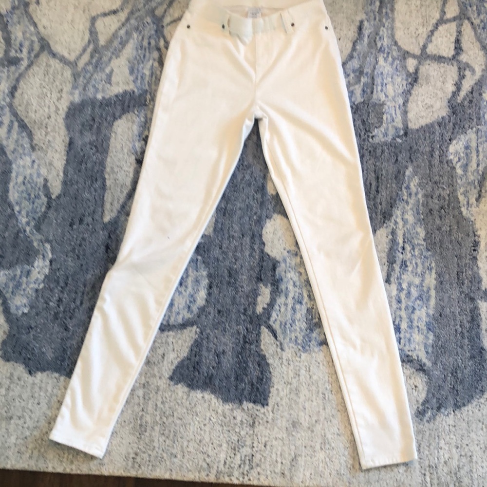 Women’s white jeans